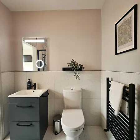 Tatlers بيت ضيافة 3*